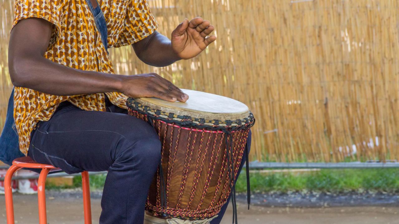 Os moçambicanos e os instrumentos artesanais - Logos Vos